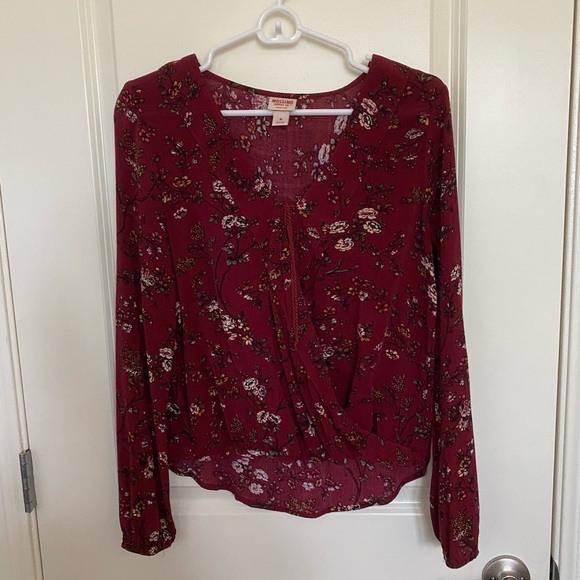 maroon blouse with cute flower pattern - Picture 1 of 1